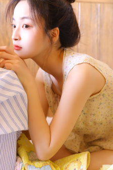 奶头一吃一个摸一个
